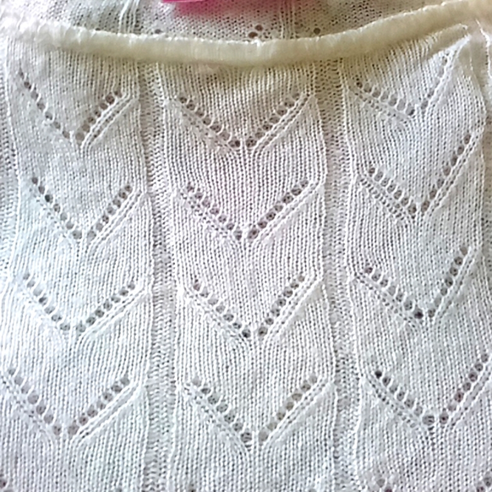 Ladies delicate knit sweater vest by Derek Love size L. Light elegant, long.
